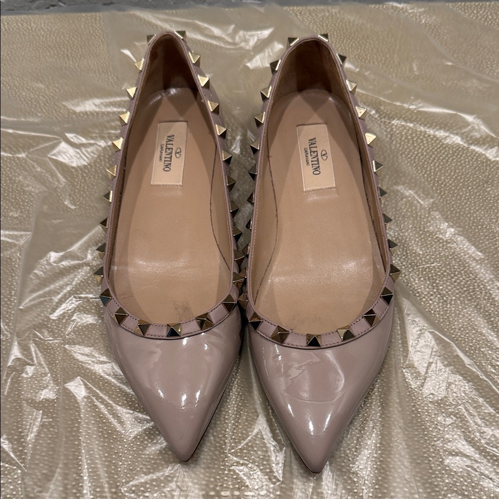VALENTINO PATENT ROCKSTUD BALLET FLAT